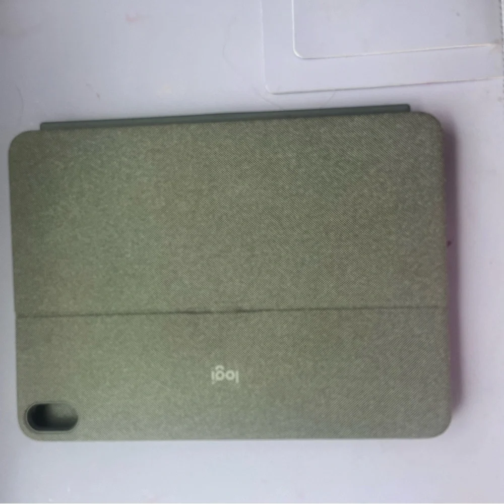 Logitech Ipad Air 4th/5th versions Touch Keyboard Case
